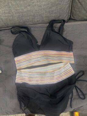Blooming Jelly bikini medium EUC  with Multicolor Zigzag Waistband